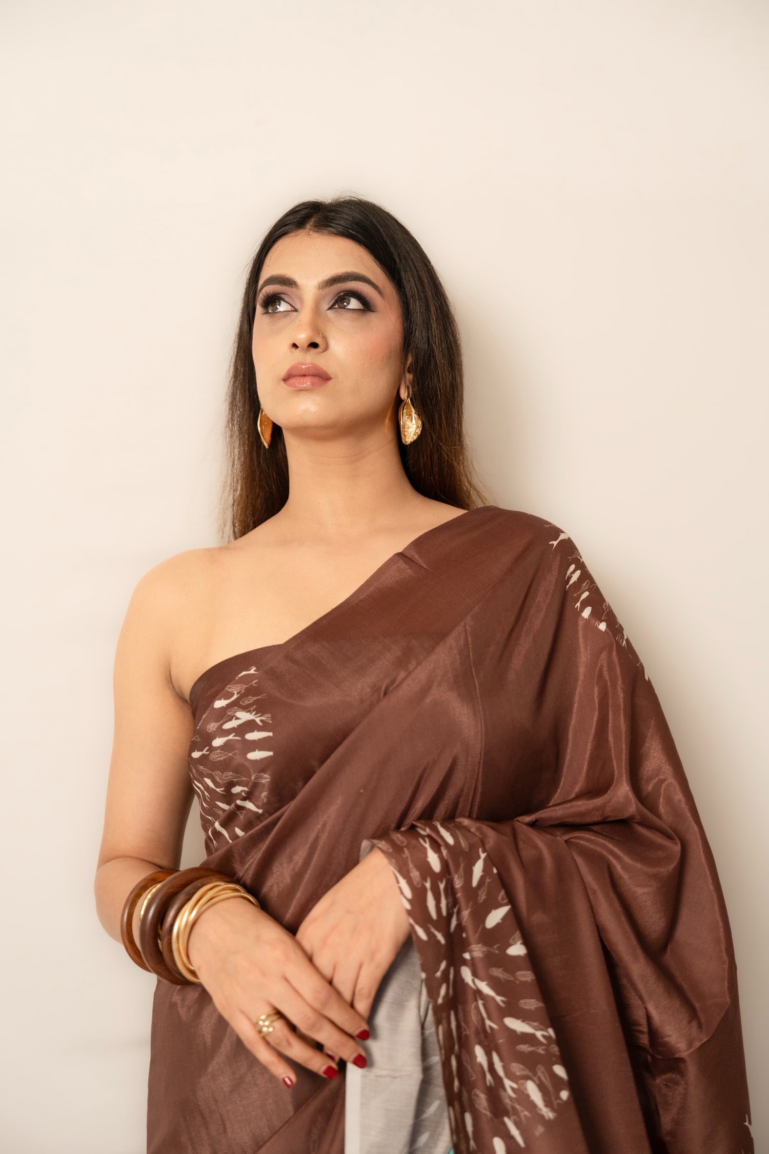 Matsya Mélange – Dark Chocolate Digital Print Cotton Silk Saree with Fish & Floral Motifs - Kozylook